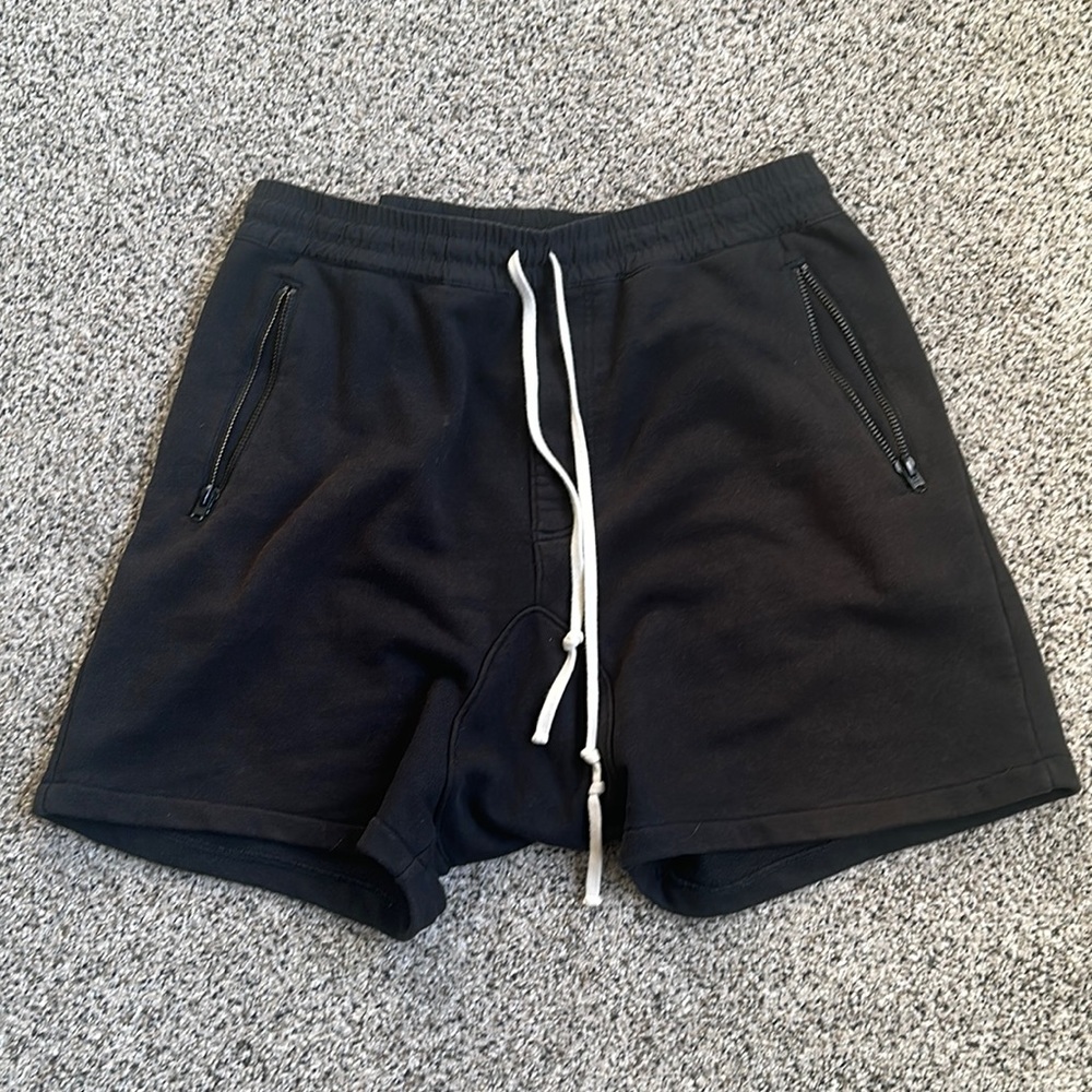 FOG Essentials L Black Shorts